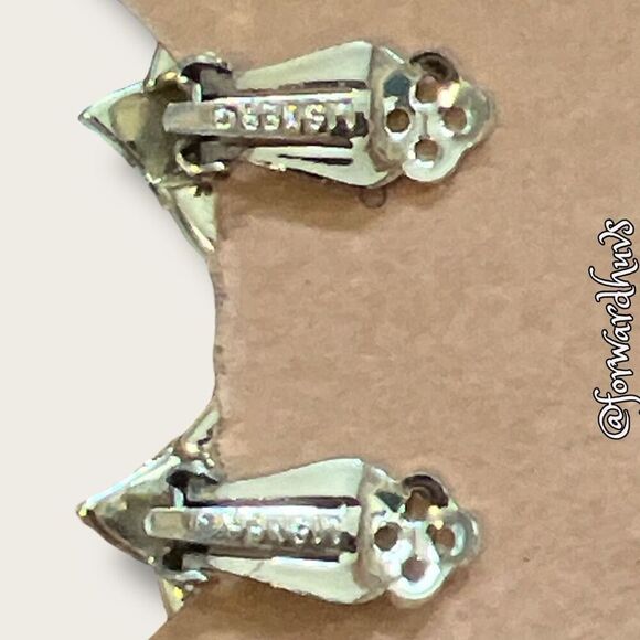 Vintage Lisner Gold-Tone Non-Pierced Earrings - Picture 7 of 9